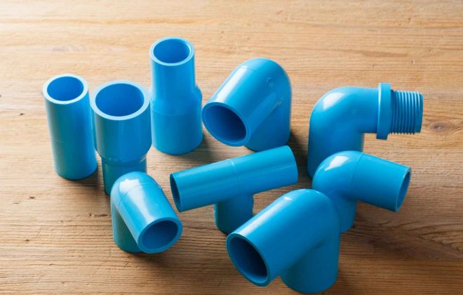 ¿Con qué se pegan los tubos de PVC?